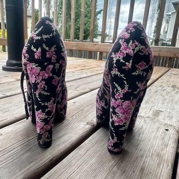 Floral Mary-Jane style heels - Forever 21 - Picture 3 of 4